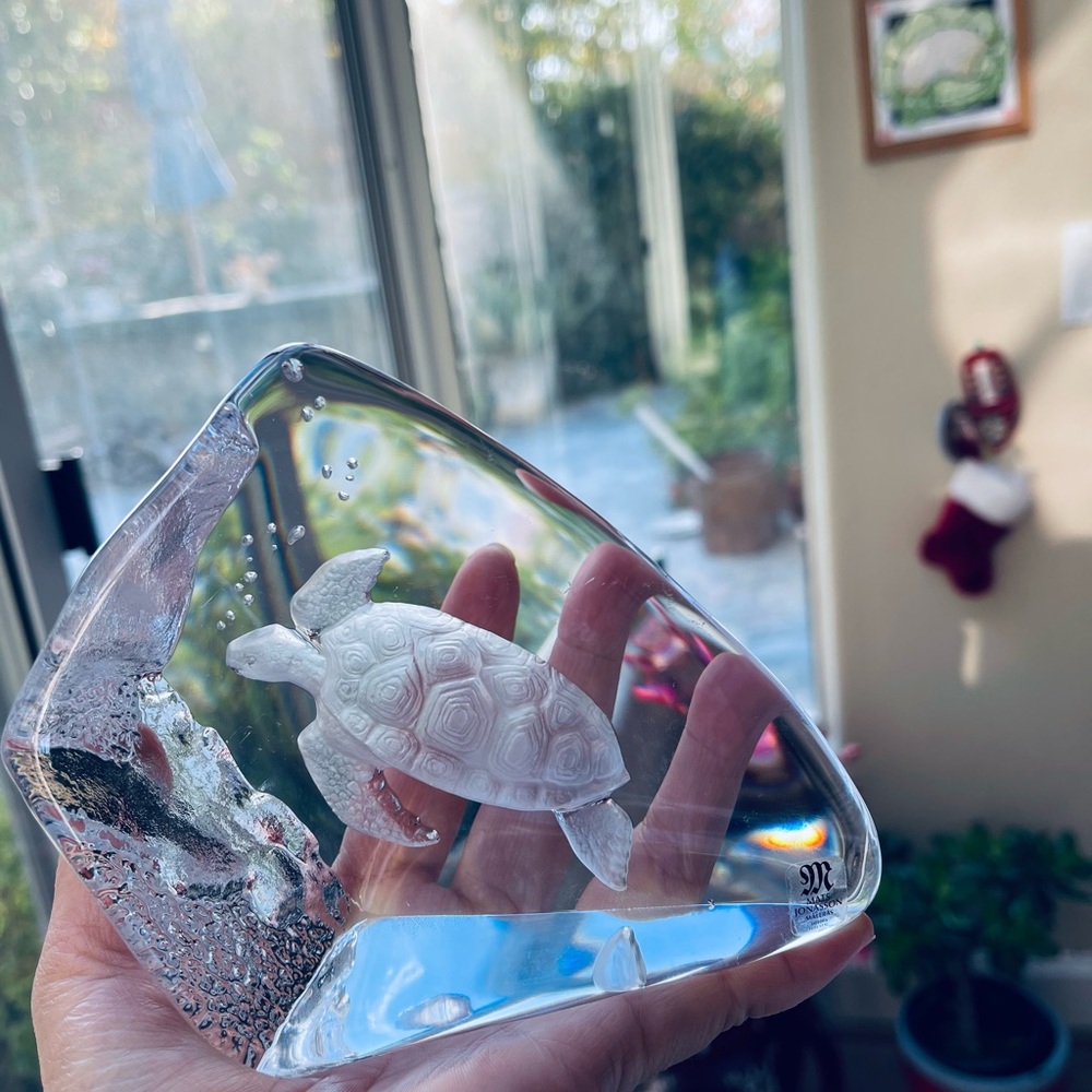 Mats Jonasson Sweden Crystal Turtle Paperweight signed with original sticker